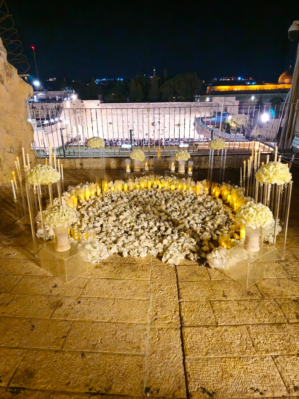 מעגל ורדים לבנים