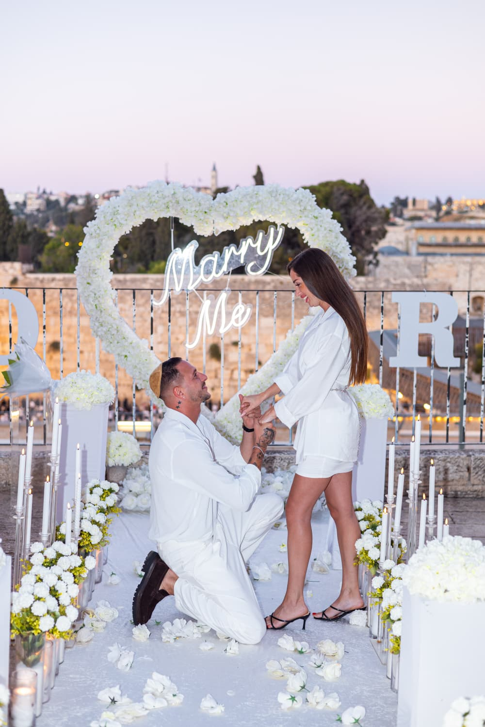 רגע כריעת הברך מול הכותל